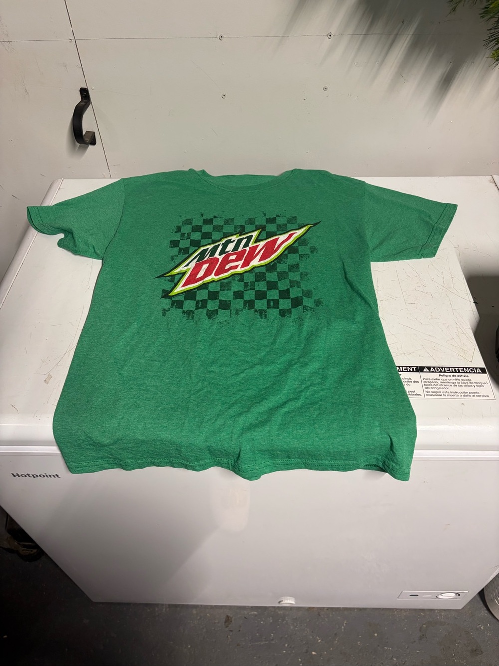 Mtn dew short sleeve shirt Unisex size medium/large